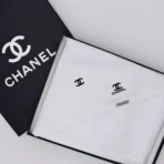 شماغ شانيل أبيض